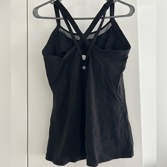 Black lululemon tank top size 10 (built in bra no padding included) - Picture 2 of 3